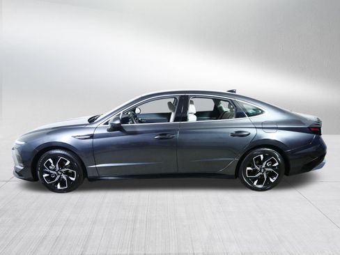 Used 2025 Hyundai Sonata SEL FWD image 4