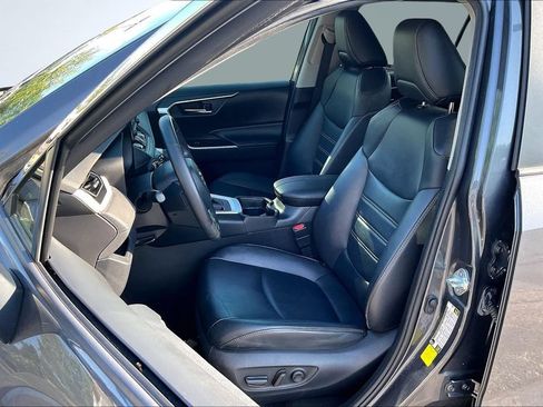 Used 2020 Toyota RAV4 XLE Premium FWD image 22