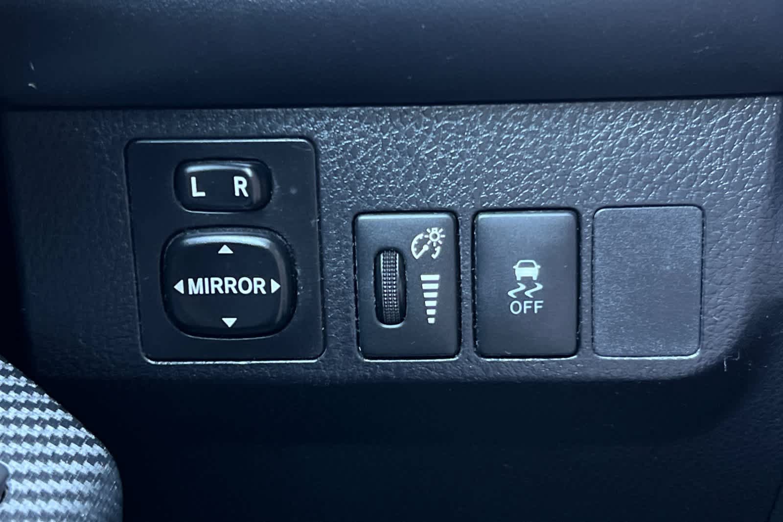 Used 2014 Toyota RAV4 XLE AWD/4WD image 29