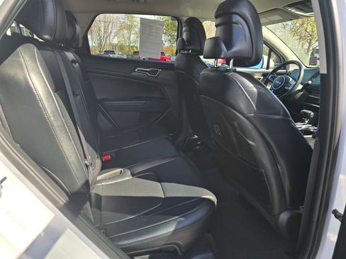 Used 2023 Kia Sportage EX AWD/4WD image 12