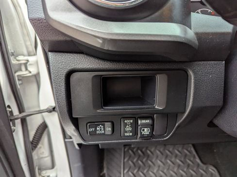 Used 2017 Toyota Tacoma TRD Sport w/ Tow Package (A/T) AWD/4WD image 14