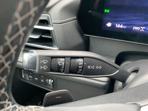 Used 2024 Chevrolet Traverse LT image 36