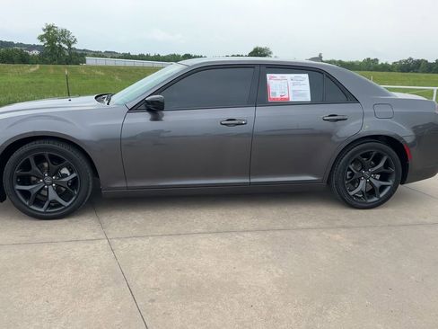 Used 2022 Chrysler 300 Touring w/ Sport Appearance Package RWD image 6