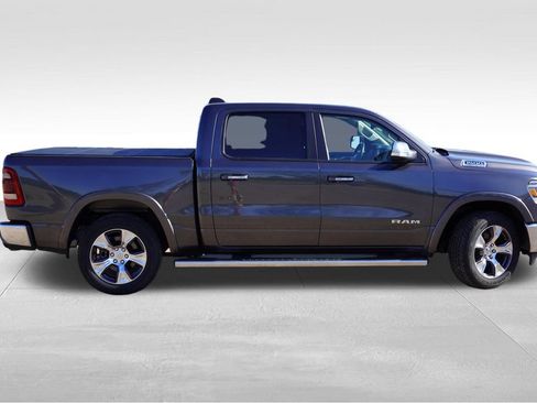 Used 2022 RAM 1500 Laramie AWD/4WD image 3