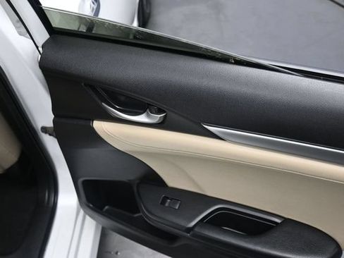 Used 2020 Honda Civic Touring image 25