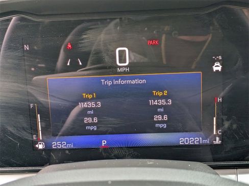 Used 2025 Chevrolet Trax LT w/ LT Convenience Package image 22