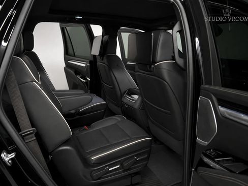Used 2025 Cadillac Escalade Sport w/ Touring Package AWD/4WD image 17