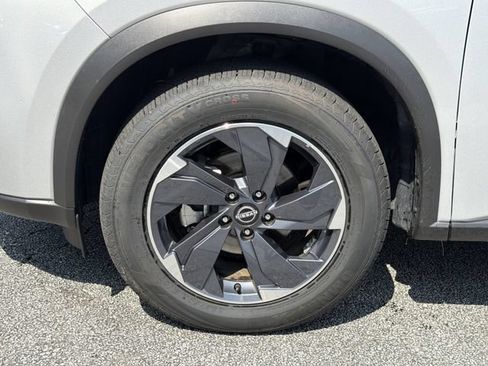 Used 2025 Nissan Rogue SV FWD image 10