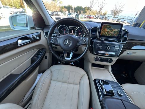 Used 2017 Mercedes-Benz GLE 350 4MATIC image 4