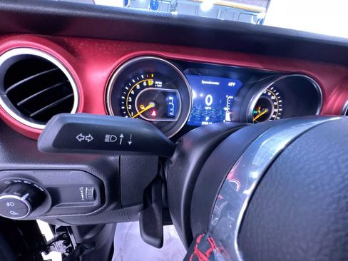 Used 2023 Jeep Gladiator Rubicon w/ LED Lighting Group AWD/4WD image 18