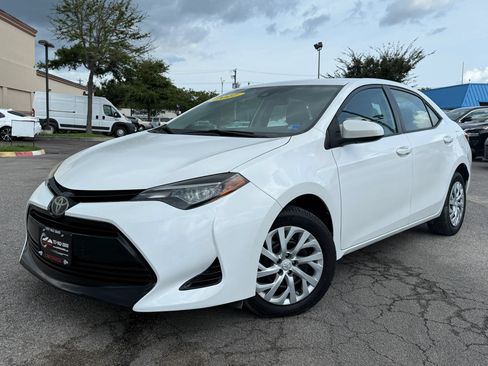 Used 2017 Toyota Corolla LE w/ Carpet Mat Package (TMS) FWD image 2