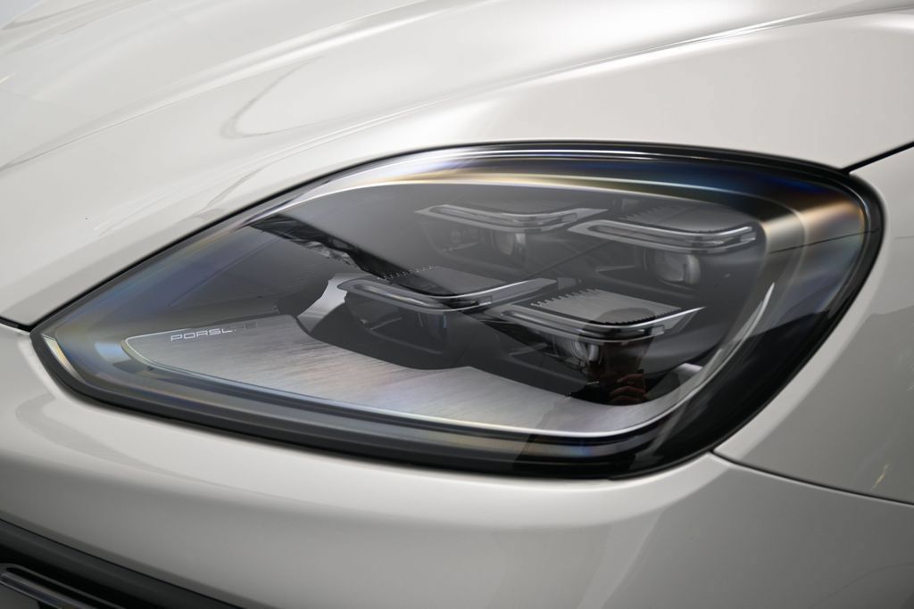 Certified 2026 Porsche Cayenne Coupe AWD/4WD image 43