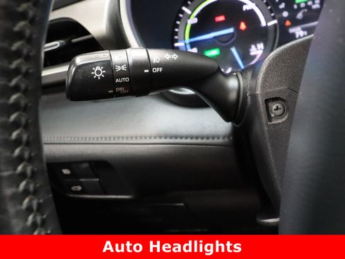 Used 2020 Toyota Highlander XLE image 26