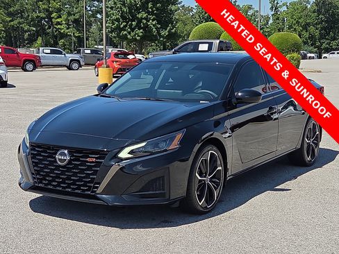 Used 2023 Nissan Altima 2.5 SR w/ SR Premium Package AWD/4WD image 2