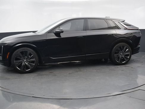 Certified 2024 Cadillac Lyriq Luxury AWD/4WD image 2