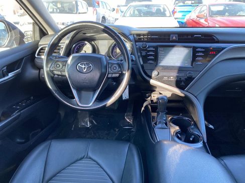 Used 2018 Toyota Camry SE w/ Moonroof Package image 11