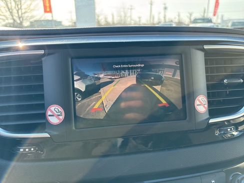 Used 2023 Chrysler Voyager LX image 15