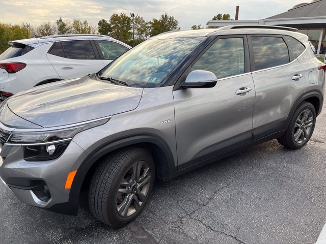 Used 2021 Kia Seltos S AWD/4WD image 3
