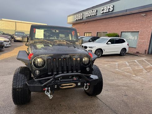 Used 2014 Jeep Wrangler Unlimited Rubicon image 8