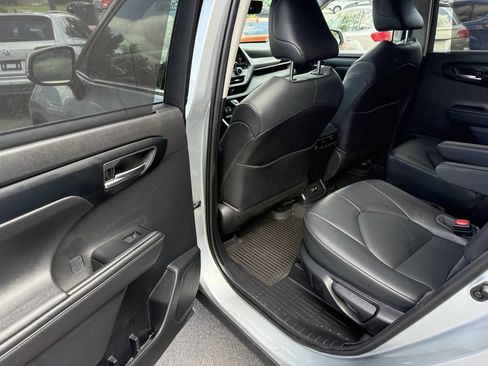 Used 2020 Toyota Highlander XLE image 20