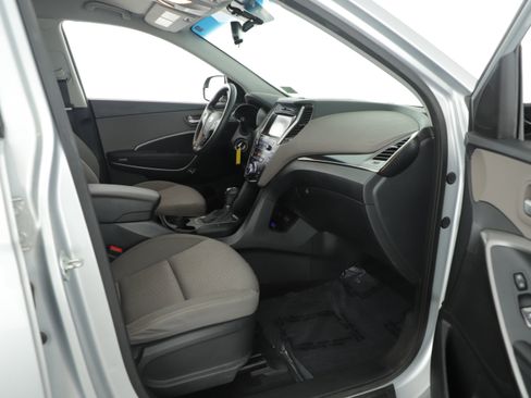 Used 2019 Hyundai Santa Fe XL SE image 10