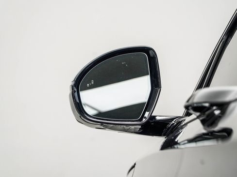 Used 2024 Lincoln Nautilus Reserve w/ Equipment Group 202A image 15