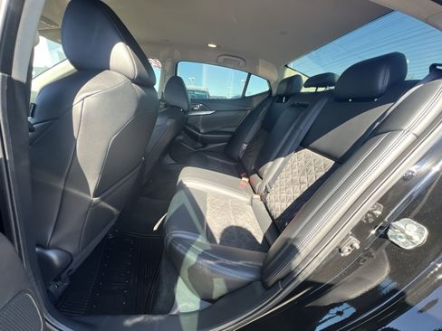Used 2017 Nissan Maxima SR w/ Midnight Edition FWD image 24
