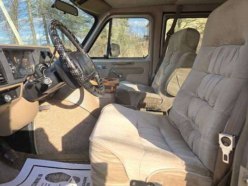 Used 1994 Chevrolet G20 image 13