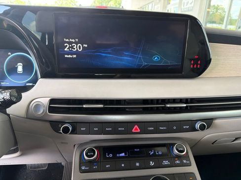Used 2024 Hyundai Palisade Limited FWD image 17