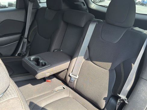 Used 2016 Jeep Cherokee Latitude FWD image 30
