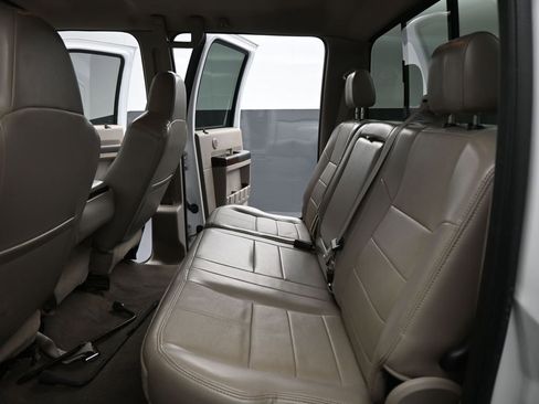 Used 2010 Ford F350 Lariat image 17