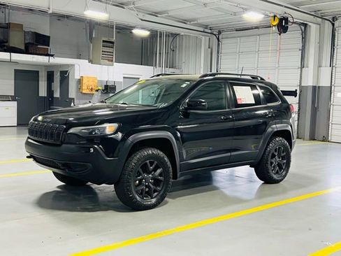 Used 2019 Jeep Cherokee Latitude AWD/4WD image 13