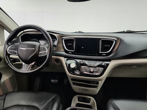 Used 2018 Chrysler Pacifica Touring-L Plus FWD image 24