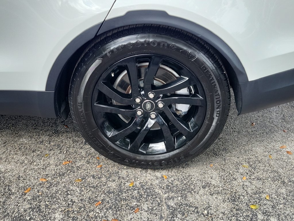Used 2018 Land Rover Discovery HSE AWD/4WD image 12