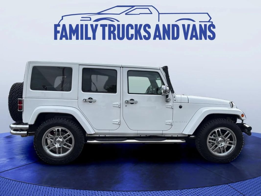 Used 2011 Jeep Wrangler Unlimited Sahara w/ Dual Top Group AWD/4WD image 6
