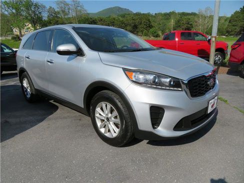 Used 2019 Kia Sorento FWD V6 image 16