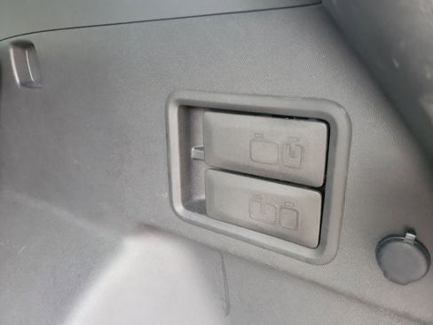 Used 2020 Chevrolet Equinox LT image 30