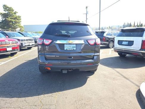 Used 2017 Chevrolet Traverse LT image 6