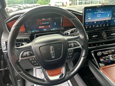Used 2022 Lincoln Navigator Reserve AWD/4WD image 14