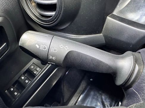 Used 2022 Toyota Tacoma SR image 28