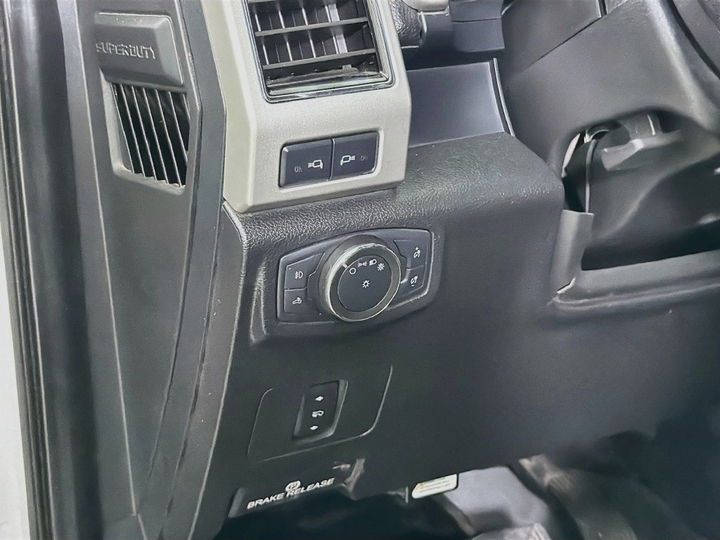 Used 2020 Ford F250 Lariat w/ Lariat Value Package AWD/4WD image 13