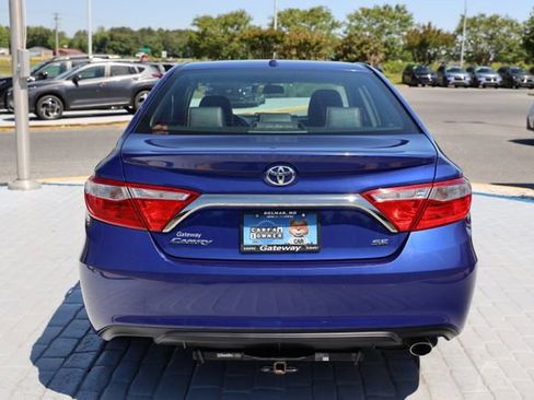 Used 2015 Toyota Camry SE w/ Moonroof Package FWD image 4