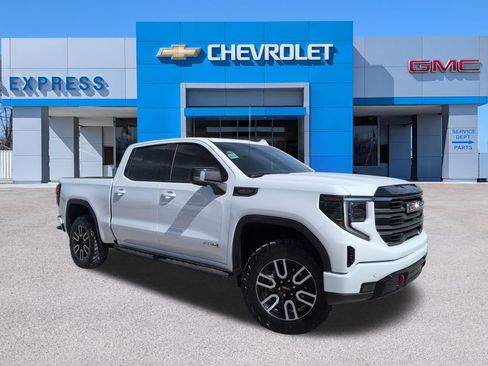 Certified 2025 GMC Sierra 1500 AT4 w/ AT4 Premium Package AWD/4WD image 1