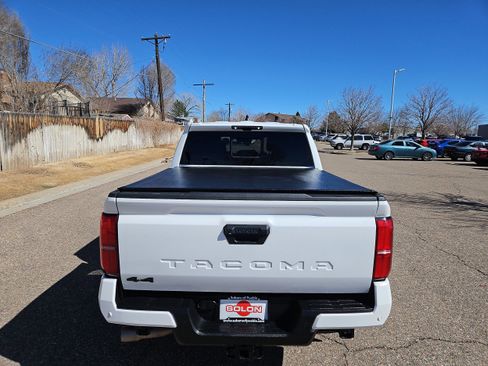 Used 2024 Toyota Tacoma TRD Off-Road w/ TRD Off Road Premium Package image 7