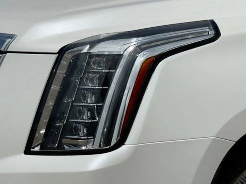 Used 2019 Cadillac Escalade Premium Luxury AWD/4WD image 4