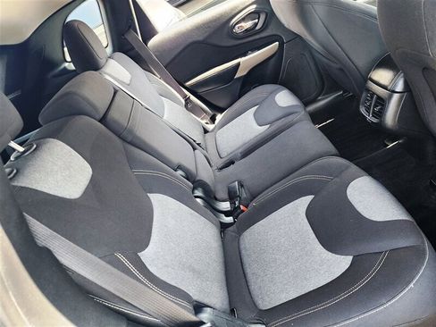 Used 2018 Jeep Cherokee Latitude image 24