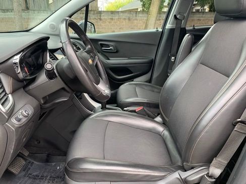 Used 2021 Chevrolet Trax LT w/ Driver Confidence Package image 11