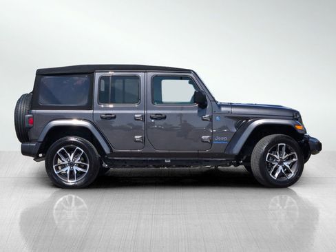 Used 2024 Jeep Wrangler Unlimited AWD/4WD image 3