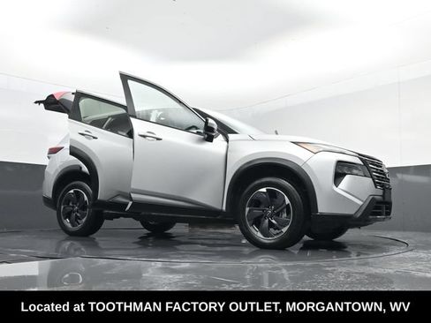 Used 2024 Nissan Rogue SV AWD/4WD image 31
