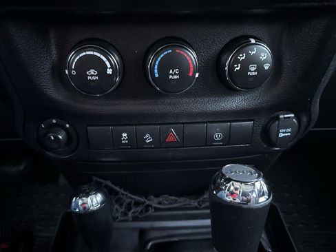 Used 2015 Jeep Wrangler Unlimited Sahara w/ Connectivity Group image 21